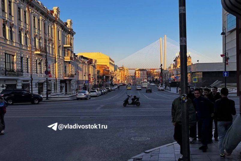 "Против толпы идет": выходка "смельчака" в центре Владивостока ошарашила народ