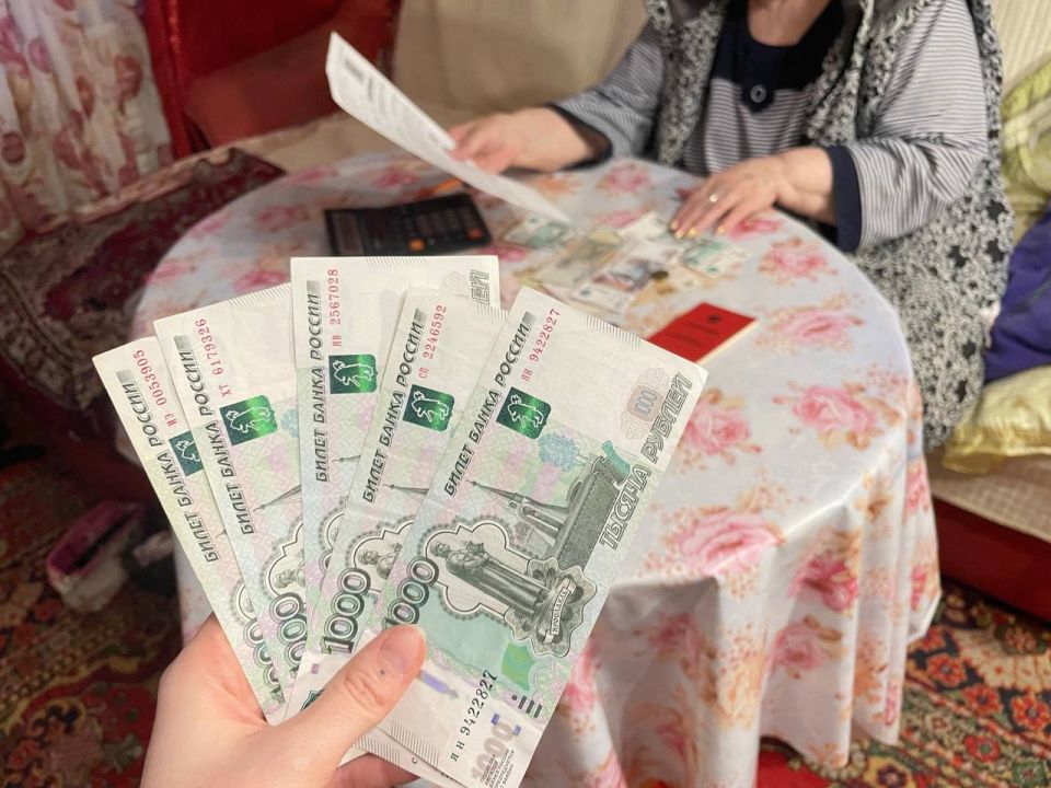 Сумма небольшая, но зато каждому. Эту выплату получат пенсионеры в середине июня
