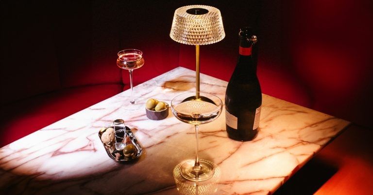 Ностальгия о Парижском кабаре: бар Petite Decadence впечатляет изысканными угощениями