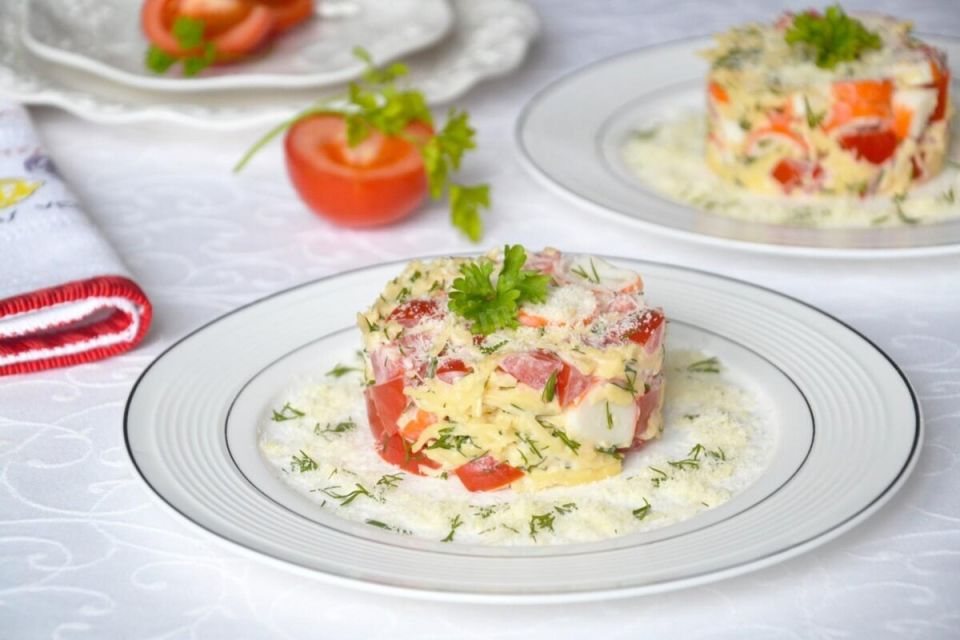 Быстрый и вкусный салат с крабовыми палочками