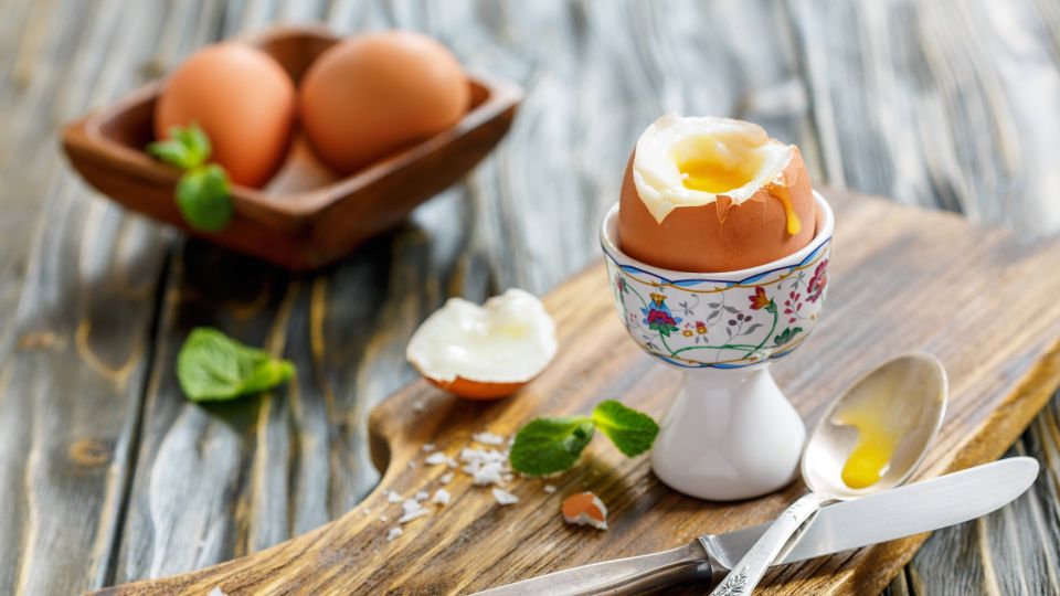 Всмятку или вкрутую? Врач разъяснила, какие яйца принесут больше пользы