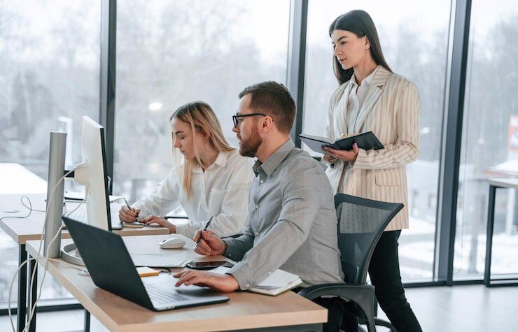 Кто рискует работать в праздники: Права и обязанности на трудовом фронте