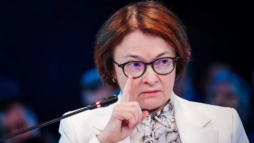 Сильный рубль: как его крепость угрожает экономике России