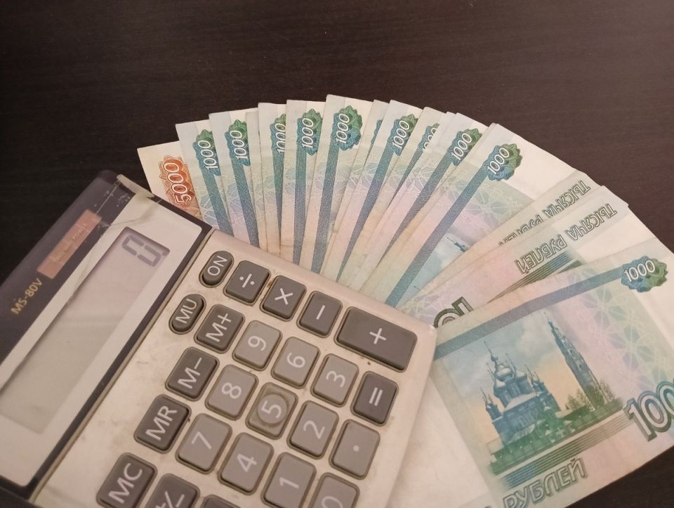 Замедление экономики и рост налогов: что это значит для повседневной жизни