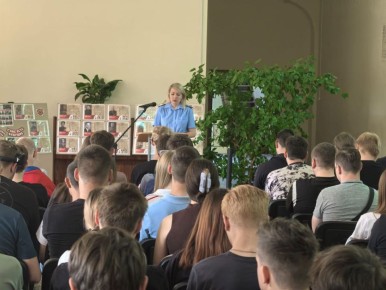  . Заместитель Суздальского межрайонного прокурора Ольга Орлова рассказала студентам о безопасном лете В преддверии летних каникул, в целях профилактики правонарушений и преступлений среди несовершеннолетних заместитель...
