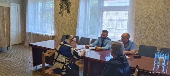  . Заместитель Вязниковского межрайонного прокурора Алексей Петров провел ряд мероприятий в Паустовском сельском поселении Заместитель Вязниковского межрайонного прокурора Алексей Петров в здании администрации Паустовского...