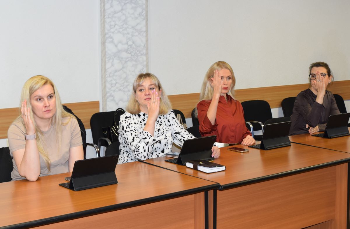 Сегодня на заседании облизбирком сформировал новые составы 18 территориальных избирательных комиссий и назначил их председателей Сегодня на заседании облизбирком сформировал новые составы 18 территориальных избирательных комиссий и назначил их председателей