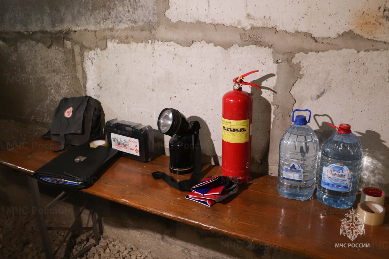 Сотрудники МЧС России проверили соблюдения требований к защитным сооружениям гражданской обороны Сотрудники МЧС России проверили соблюдения требований к защитным сооружениям гражданской обороны