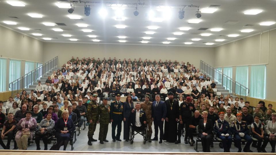 Елена Фомина: В лицее № 25 города Коврова прошел урок мужества под названием «Поверь в себя! Ты сможешь все!»