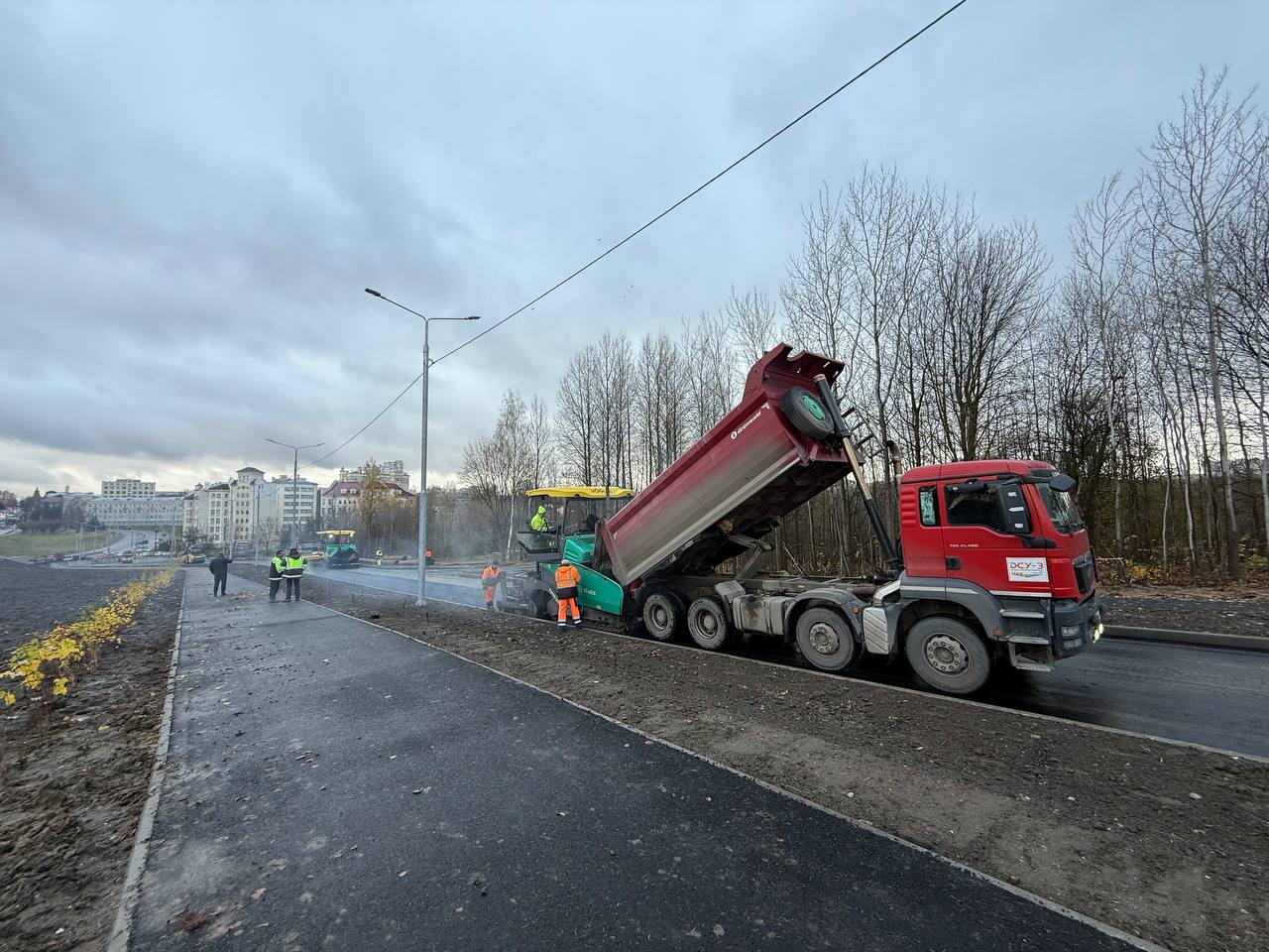 Во Владимире завершено асфальтирование 350-метрового съезда от Октябрьского проспекта к Стрелецкому мысу Во Владимире завершено асфальтирование 350-метрового съезда от Октябрьского проспекта к Стрелецкому мысу
