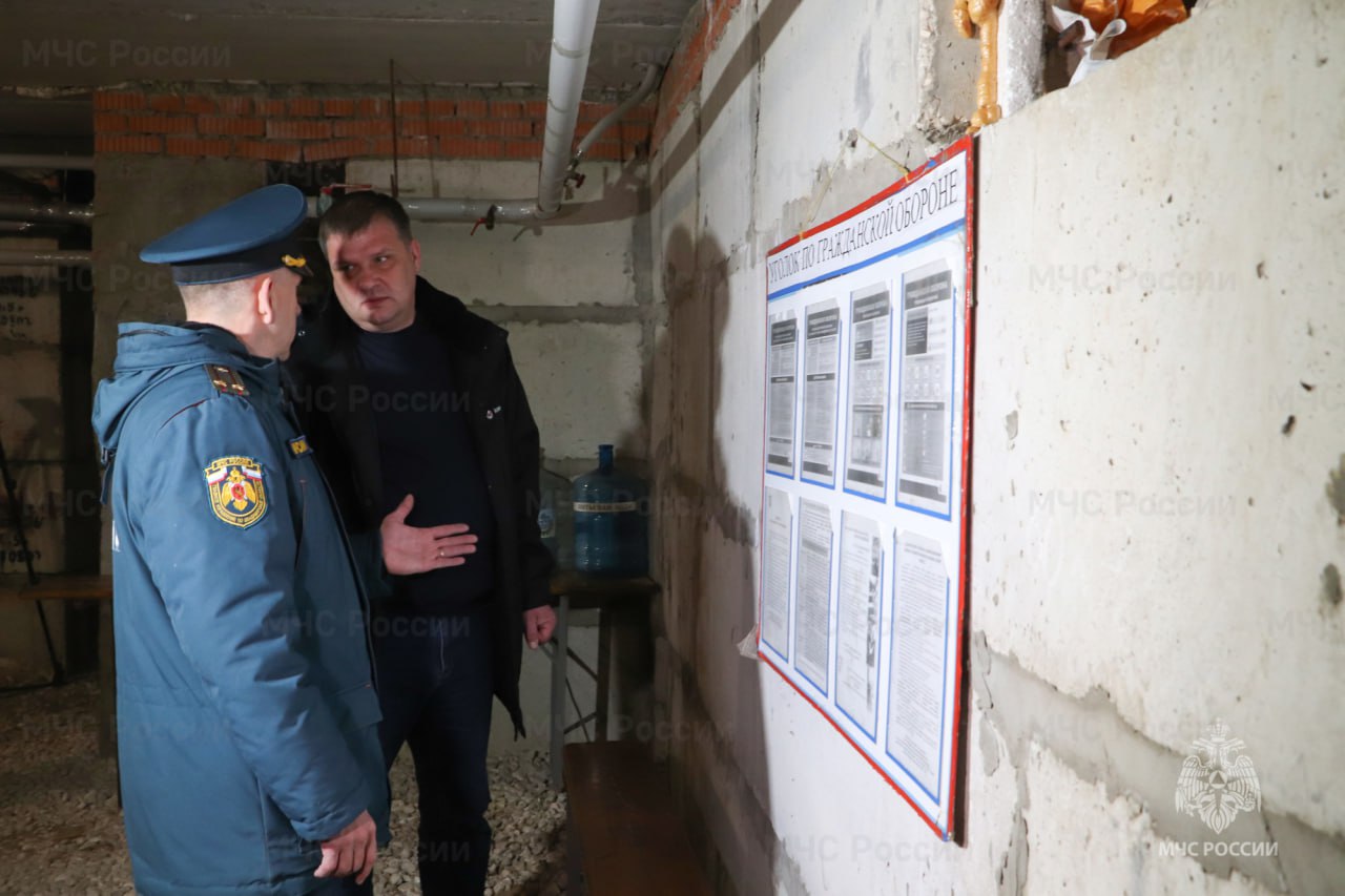 Сотрудники МЧС России проверили соблюдения требований к защитным сооружениям гражданской обороны Сотрудники МЧС России проверили соблюдения требований к защитным сооружениям гражданской обороны