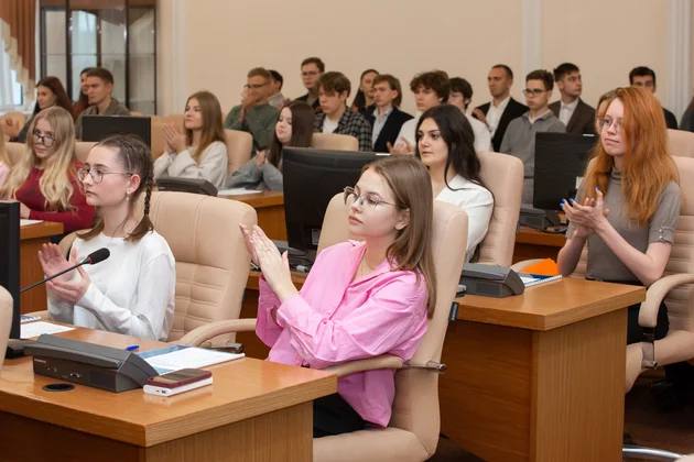 При ЗакСобрании в девятый раз открылась школа юного законотворца При ЗакСобрании в девятый раз открылась школа юного законотворца