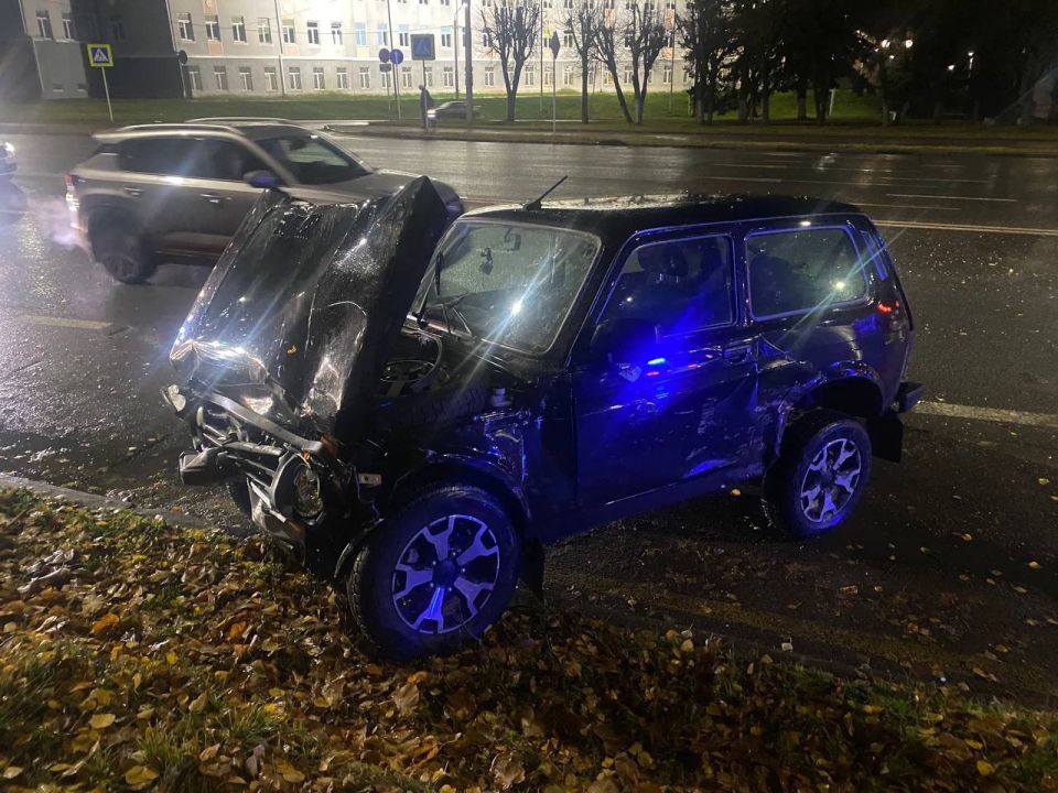 Три легковушки столкнулись на Октябрьском проспекте