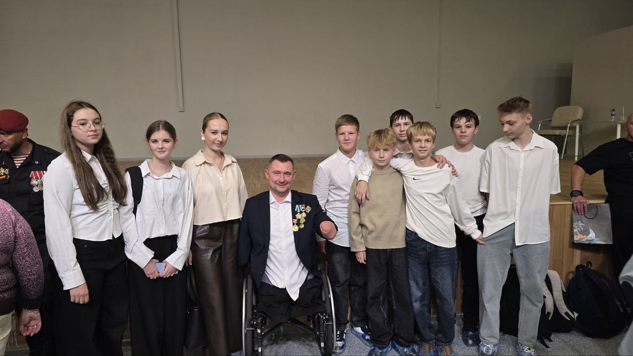 Елена Фомина: В лицее № 25 города Коврова прошел урок мужества под названием «Поверь в себя! Ты сможешь все!» Елена Фомина: В лицее № 25 города Коврова прошел урок мужества под названием «Поверь в себя! Ты сможешь все!»