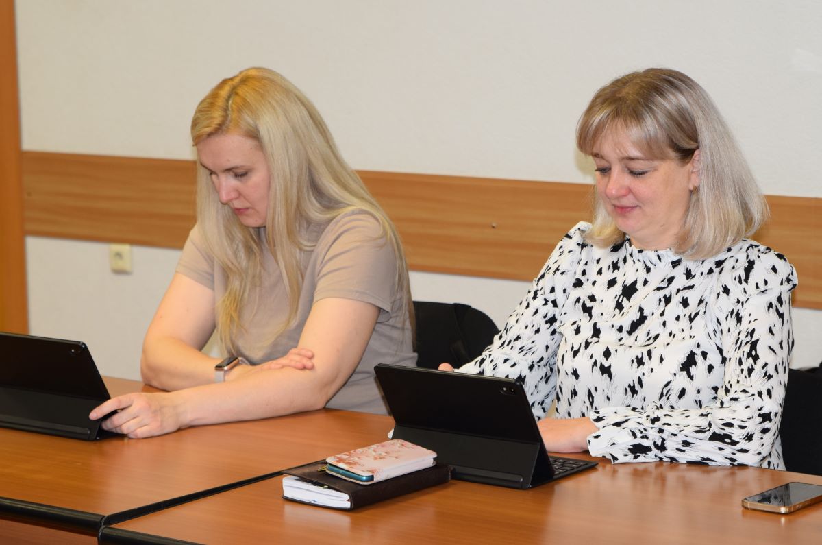 Сегодня на заседании облизбирком сформировал новые составы 18 территориальных избирательных комиссий и назначил их председателей Сегодня на заседании облизбирком сформировал новые составы 18 территориальных избирательных комиссий и назначил их председателей