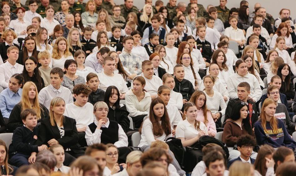 Елена Фомина: В лицее № 25 города Коврова прошел урок мужества под названием «Поверь в себя! Ты сможешь все!» Елена Фомина: В лицее № 25 города Коврова прошел урок мужества под названием «Поверь в себя! Ты сможешь все!»