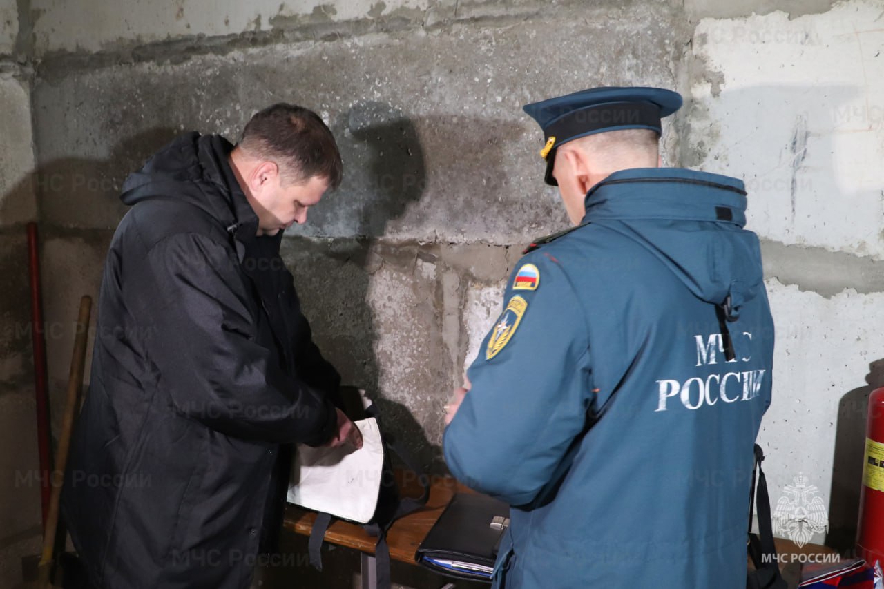 Сотрудники МЧС России проверили соблюдения требований к защитным сооружениям гражданской обороны Сотрудники МЧС России проверили соблюдения требований к защитным сооружениям гражданской обороны