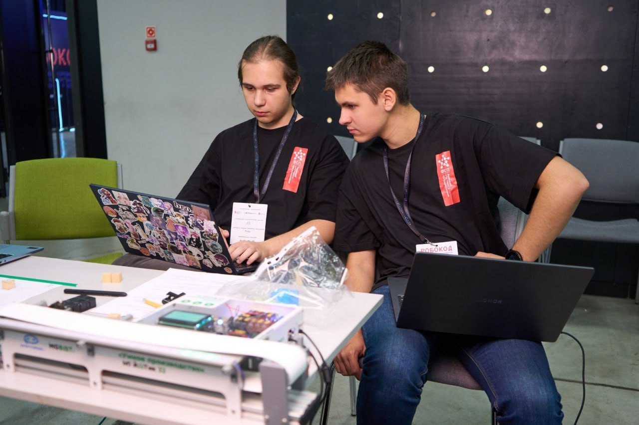 Владимирские спортсмены - в финале Всероссийских соревнованиях по спортивному программированию «Робокод» Владимирские спортсмены - в финале Всероссийских соревнованиях по спортивному программированию «Робокод»