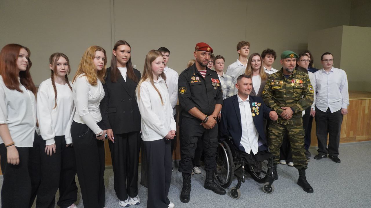 Елена Фомина: В лицее № 25 города Коврова прошел урок мужества под названием «Поверь в себя! Ты сможешь все!» Елена Фомина: В лицее № 25 города Коврова прошел урок мужества под названием «Поверь в себя! Ты сможешь все!»