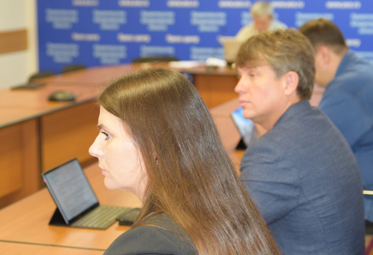 Сегодня на заседании облизбирком сформировал новые составы 18 территориальных избирательных комиссий и назначил их председателей Сегодня на заседании облизбирком сформировал новые составы 18 территориальных избирательных комиссий и назначил их председателей