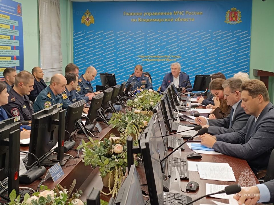 В ситуационном зале Главного управления МЧС России по Владимирской области прошло плановое заседание Комиссии по предупреждению и ликвидации чрезвычайных ситуаций и обеспечению пожарной безопасности