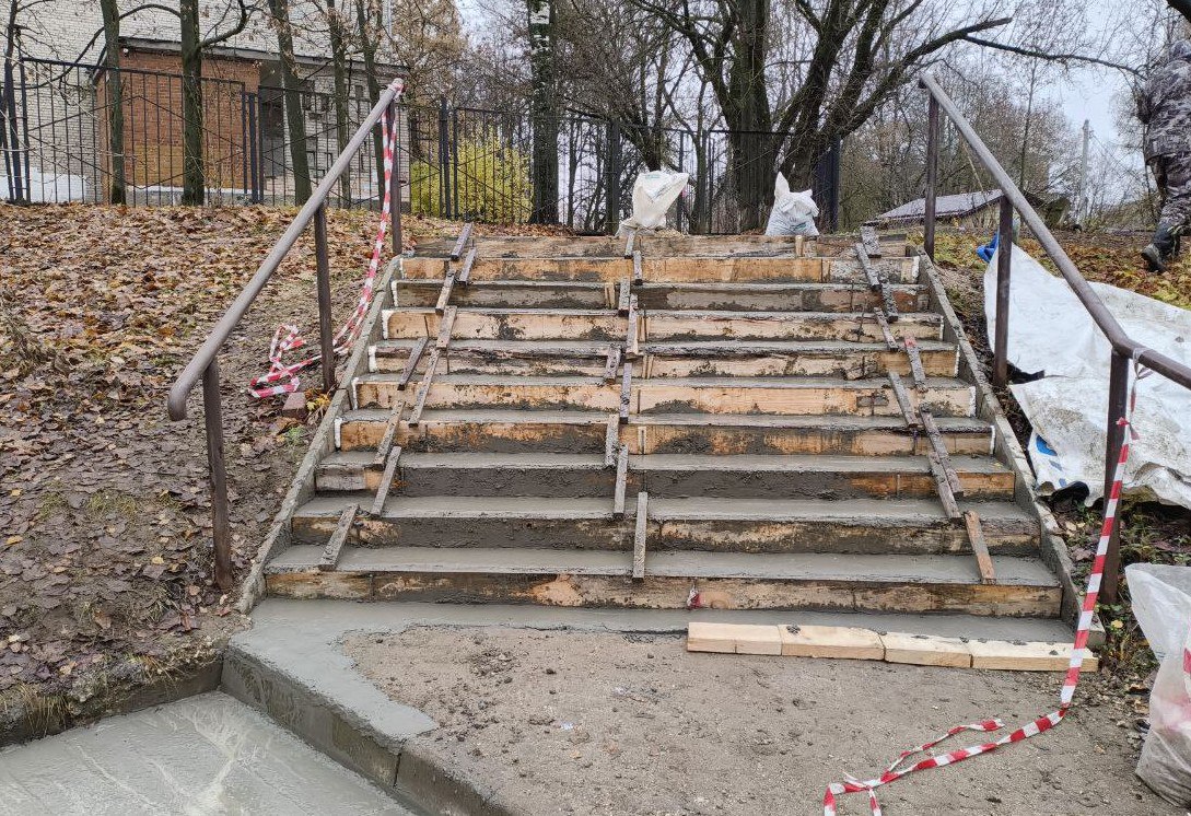 Продолжаются работы по содержанию объектов городской инфраструктуры Продолжаются работы по содержанию объектов городской инфраструктуры