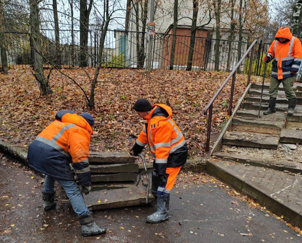 На Гагарина и на Завадского во Владимире ремонтируют лестницы На Гагарина и на Завадского во Владимире ремонтируют лестницы