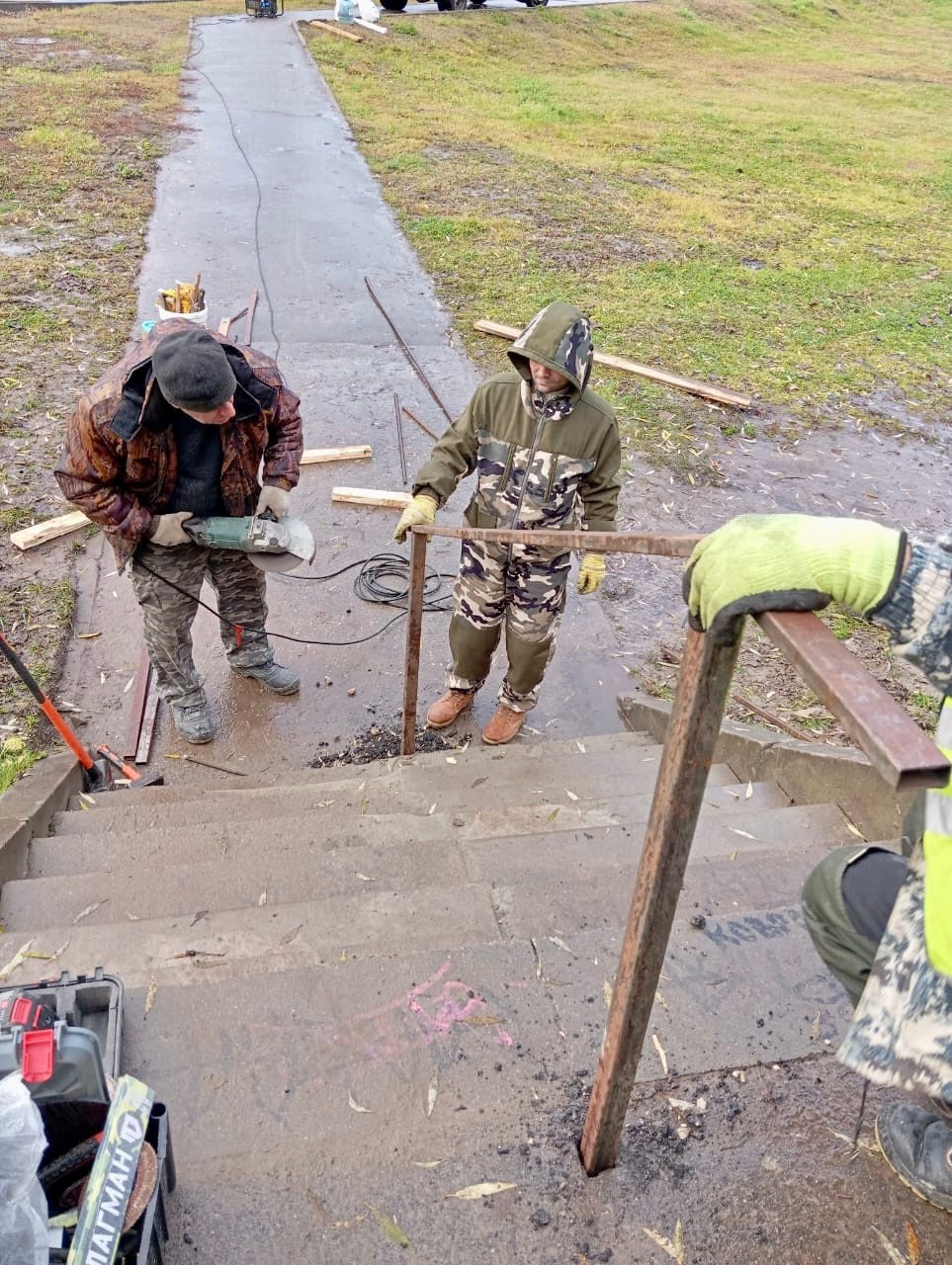 На Гагарина и на Завадского во Владимире ремонтируют лестницы На Гагарина и на Завадского во Владимире ремонтируют лестницы