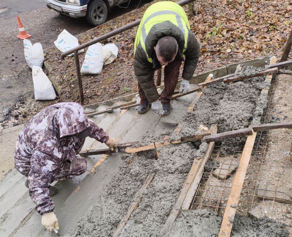 Продолжаются работы по содержанию объектов городской инфраструктуры