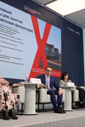 Вице-губернатор Владимир Куимов представил Владимирскую область на форуме Общественной палаты РФ «Роль регионов в продвижении ценностей здорового долголетия», который прошел в Национальном центре «Россия»