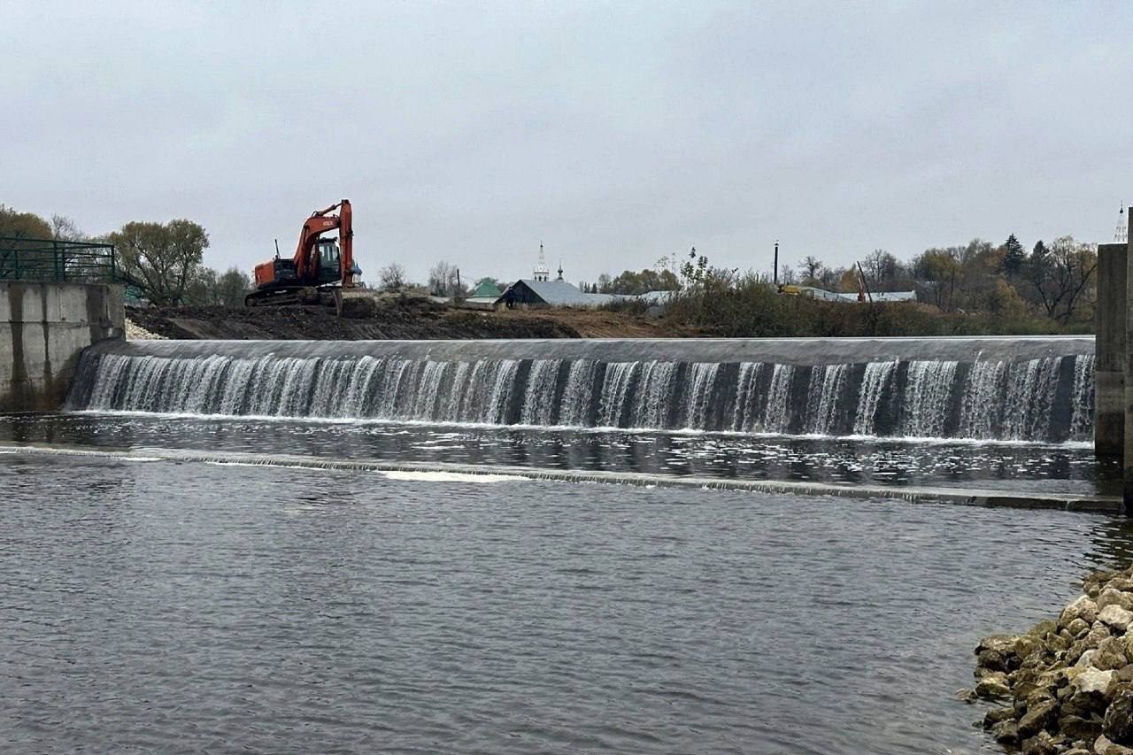 Благодаря капремонту плотины на реке Каменке защищены от наводнений более 3 тыс Благодаря капремонту плотины на реке Каменке защищены от наводнений более 3 тыс