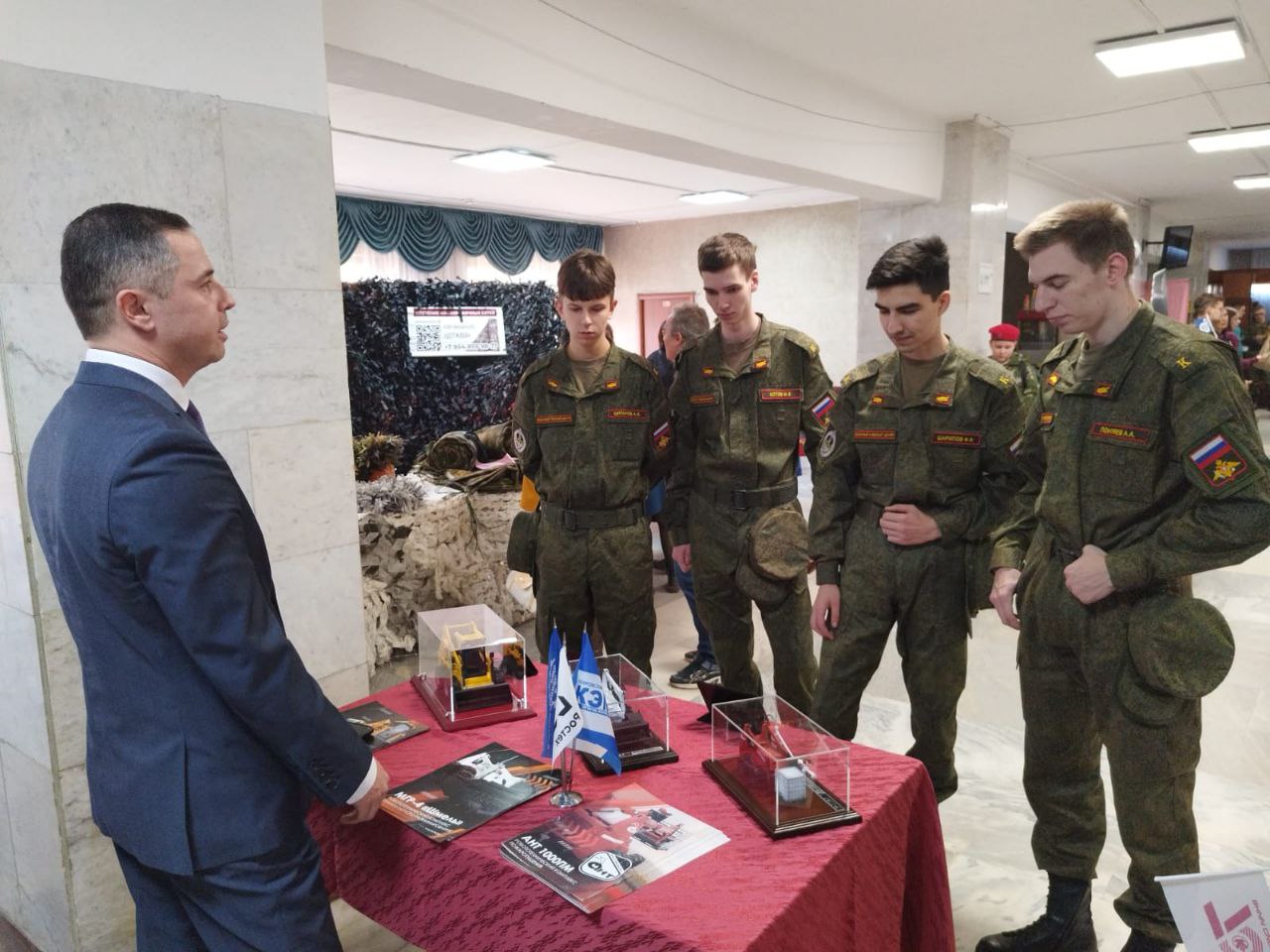 XV Городской Солдатский форум «Скажи солдату спасибо!», посвященный 14-ой годовщине со дня присвоения городу Коврову звания «Город воинской славы» состоялся 1 ноября в ДКиТ «Родина» XV Городской Солдатский форум «Скажи солдату спасибо!», посвященный 14-ой годовщине со дня присвоения городу Коврову звания «Город воинской славы» состоялся 1 ноября в ДКиТ «Родина»