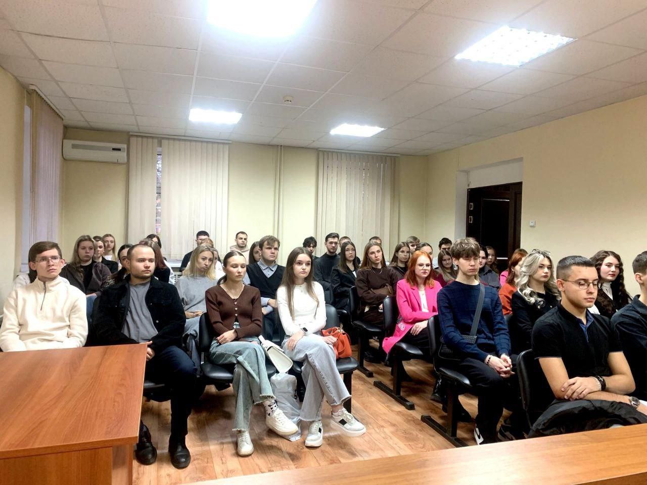 . Сотрудники прокуратуры города Владимира рассказали студентам Владимирского филиала РАНХиГС о службе в надзорном ведомстве Работниками прокуратуры города Владимира в ходе осуществления деятельности по правовому...  . Сотрудники прокуратуры города Владимира рассказали студентам Владимирского филиала РАНХиГС о службе в надзорном ведомстве Работниками прокуратуры города Владимира в ходе осуществления деятельности по правовому...