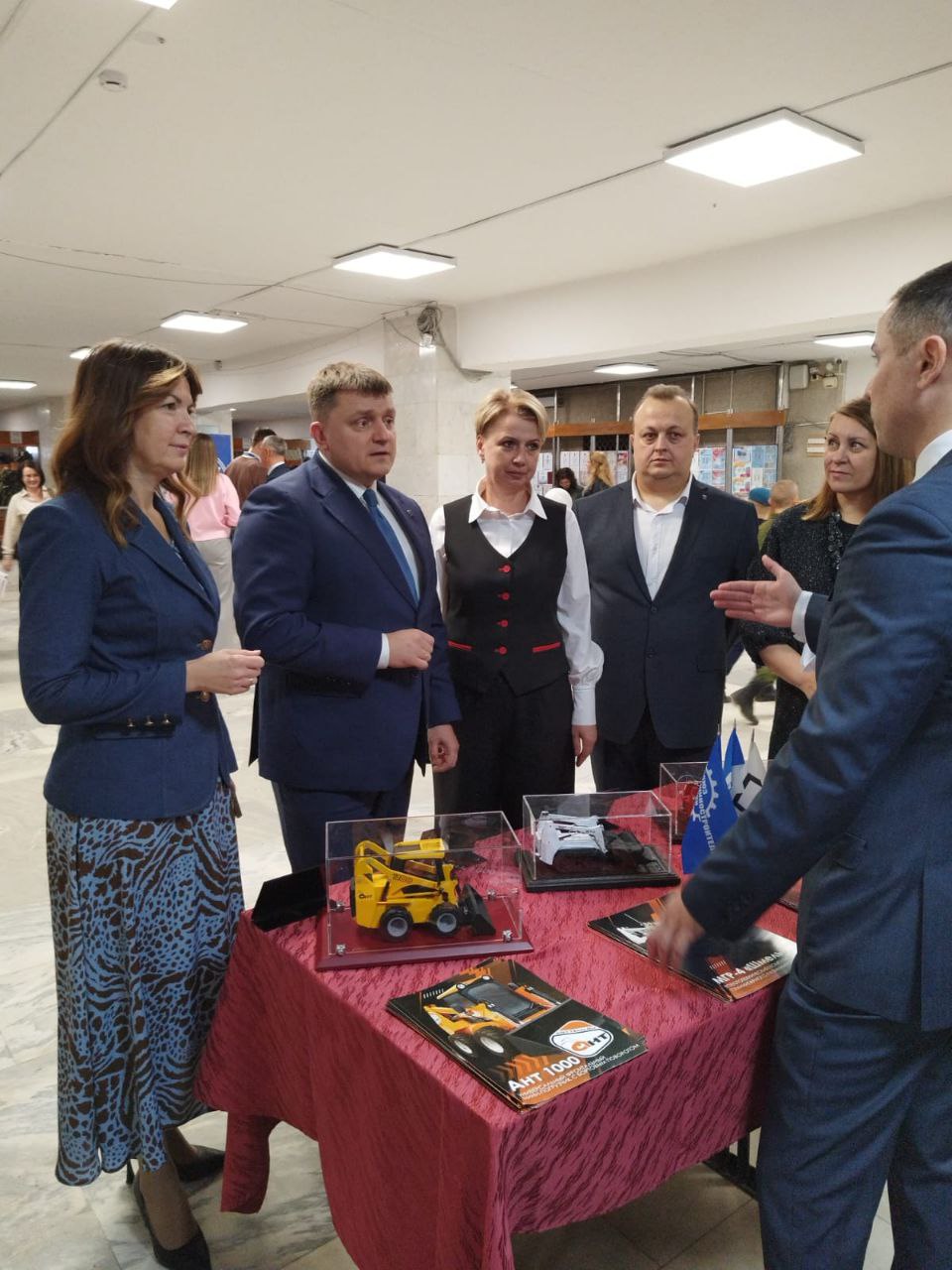 XV Городской Солдатский форум «Скажи солдату спасибо!», посвященный 14-ой годовщине со дня присвоения городу Коврову звания «Город воинской славы» состоялся 1 ноября в ДКиТ «Родина» XV Городской Солдатский форум «Скажи солдату спасибо!», посвященный 14-ой годовщине со дня присвоения городу Коврову звания «Город воинской славы» состоялся 1 ноября в ДКиТ «Родина»