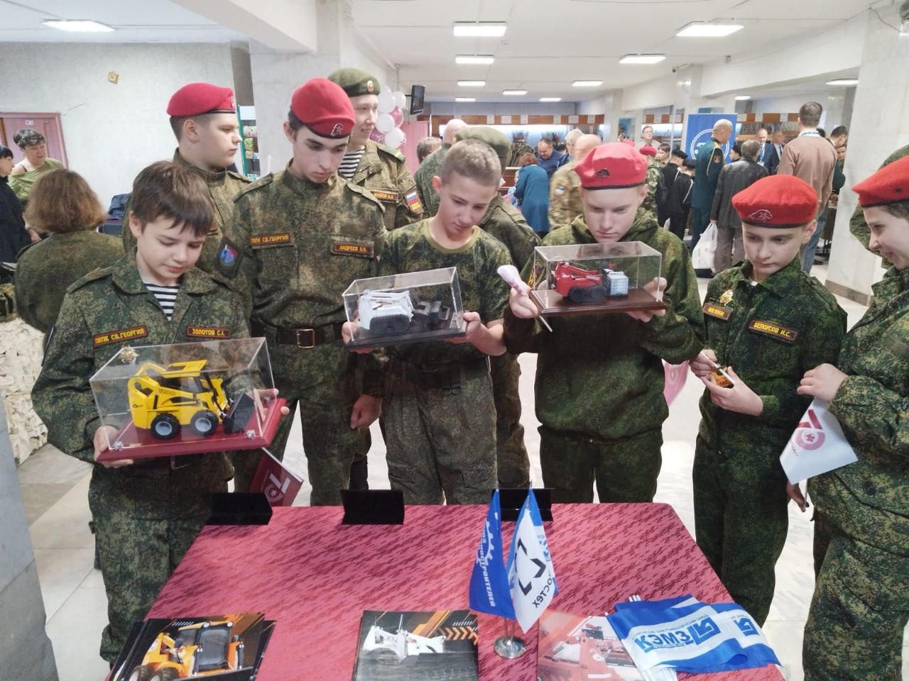 XV Городской Солдатский форум «Скажи солдату спасибо!», посвященный 14-ой годовщине со дня присвоения городу Коврову звания «Город воинской славы» состоялся 1 ноября в ДКиТ «Родина» XV Городской Солдатский форум «Скажи солдату спасибо!», посвященный 14-ой годовщине со дня присвоения городу Коврову звания «Город воинской славы» состоялся 1 ноября в ДКиТ «Родина»