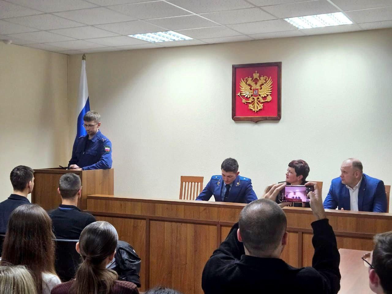 . Сотрудники прокуратуры города Владимира рассказали студентам Владимирского филиала РАНХиГС о службе в надзорном ведомстве Работниками прокуратуры города Владимира в ходе осуществления деятельности по правовому...  . Сотрудники прокуратуры города Владимира рассказали студентам Владимирского филиала РАНХиГС о службе в надзорном ведомстве Работниками прокуратуры города Владимира в ходе осуществления деятельности по правовому...