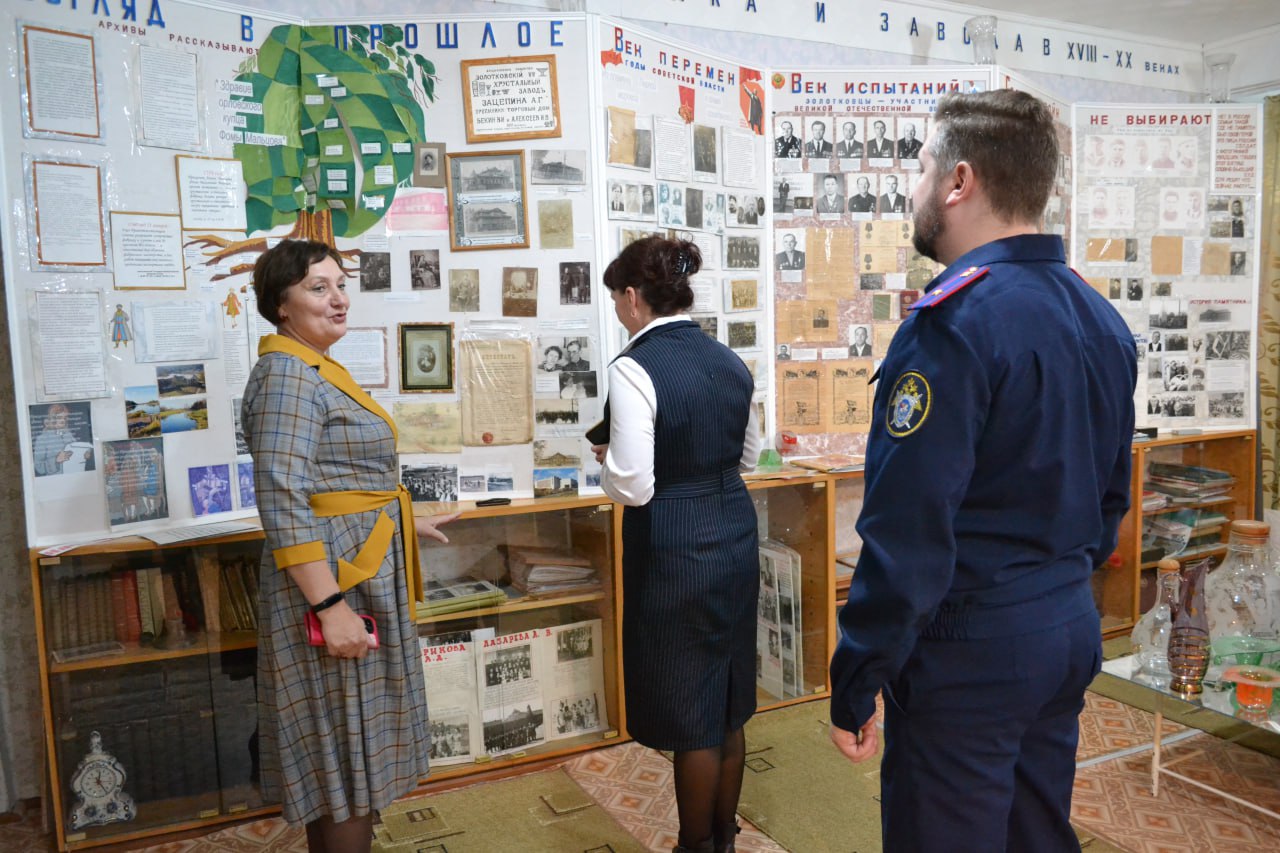 Сотрудник следственного управления СК России по Владимирской области встретился с учащимися школ в Гусь-Хрустальном районе Сотрудник следственного управления СК России по Владимирской области встретился с учащимися школ в Гусь-Хрустальном районе