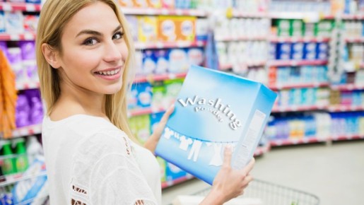 Вот зачем хозяйки скупают дешевый порошок: вещи с ним даже не стирают