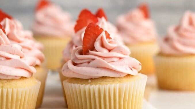 Идеальные ванильные капкейки на йогурте: легкость и вкус в каждом укусе