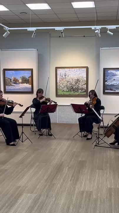 А накануне объединяющей силой стало искусство