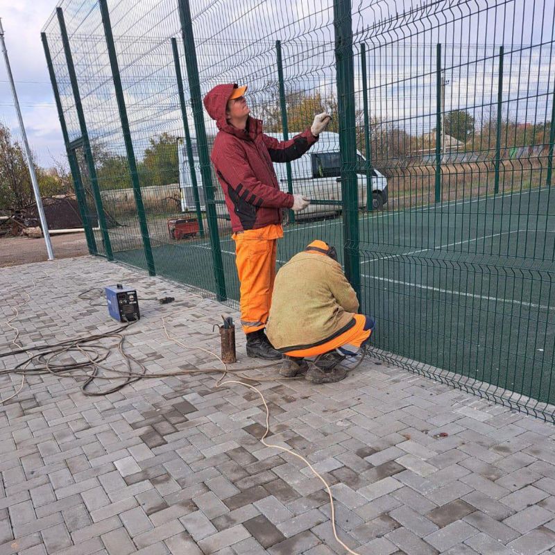 Бригада из Владимирской области работает в подшефном Кировском Бригада из Владимирской области работает в подшефном Кировском