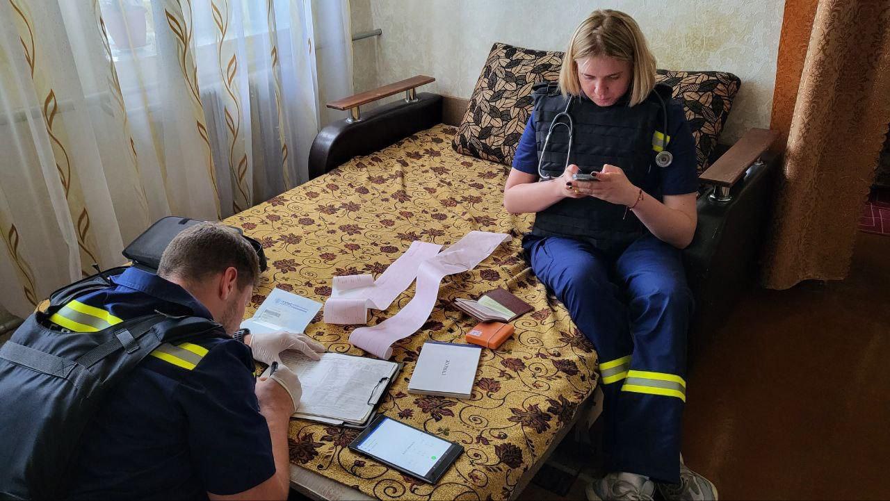 Марина Ахмедова: Когда ДРГ зашли в Грайворон Ульяна Худотеплая уже работала фельдшером на скорой и получила команду ехать туда, эвакуировать тяжелых бабушек из ЦРБ Марина Ахмедова: Когда ДРГ зашли в Грайворон Ульяна Худотеплая уже работала фельдшером на скорой и получила команду ехать туда, эвакуировать тяжелых бабушек из ЦРБ