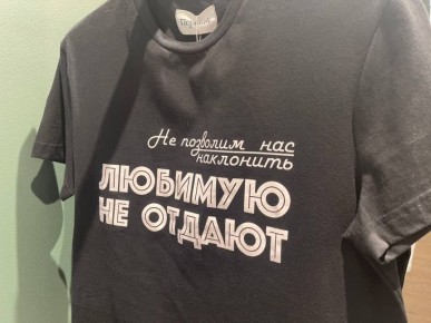 Как превратить старую футболку в универсальный гаджет для кухни, путешествий и даже фитнеса