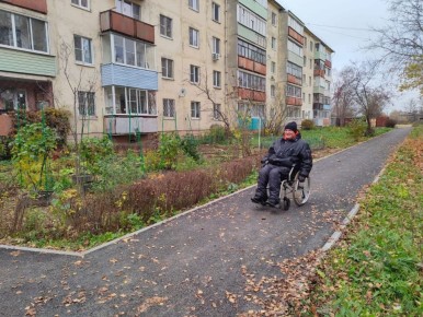 В Александрове по требованию прокурора около дома инвалида-колясочника обустроен тротуар