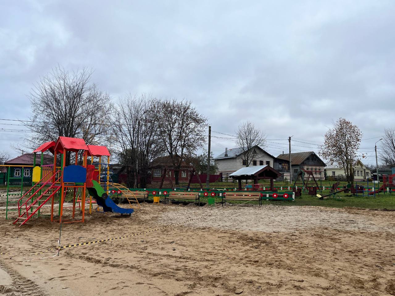 В Суздале на Советской и Колхозной обновили детские площадки В Суздале на Советской и Колхозной обновили детские площадки