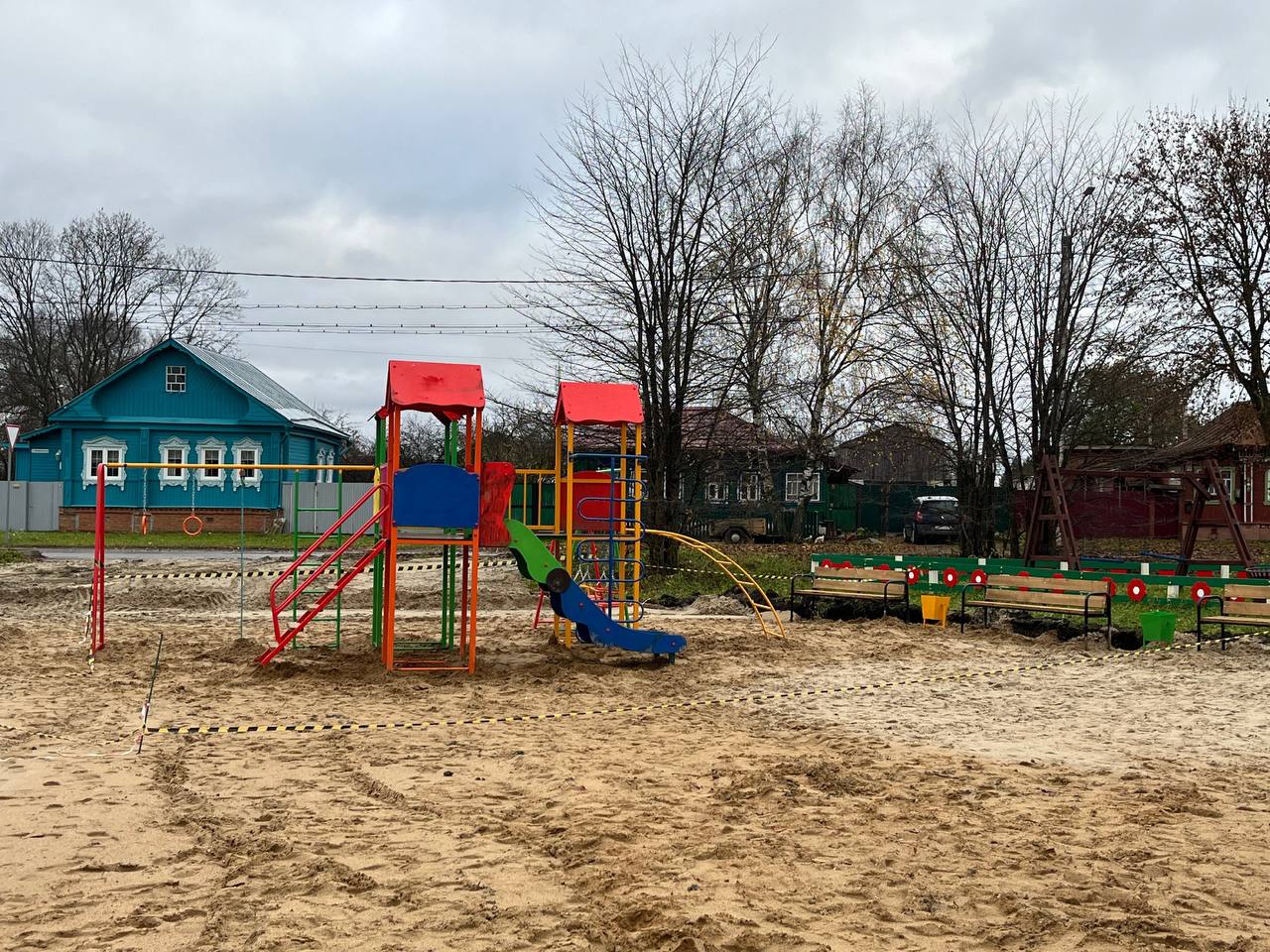 В Суздале на Советской и Колхозной обновили детские площадки В Суздале на Советской и Колхозной обновили детские площадки