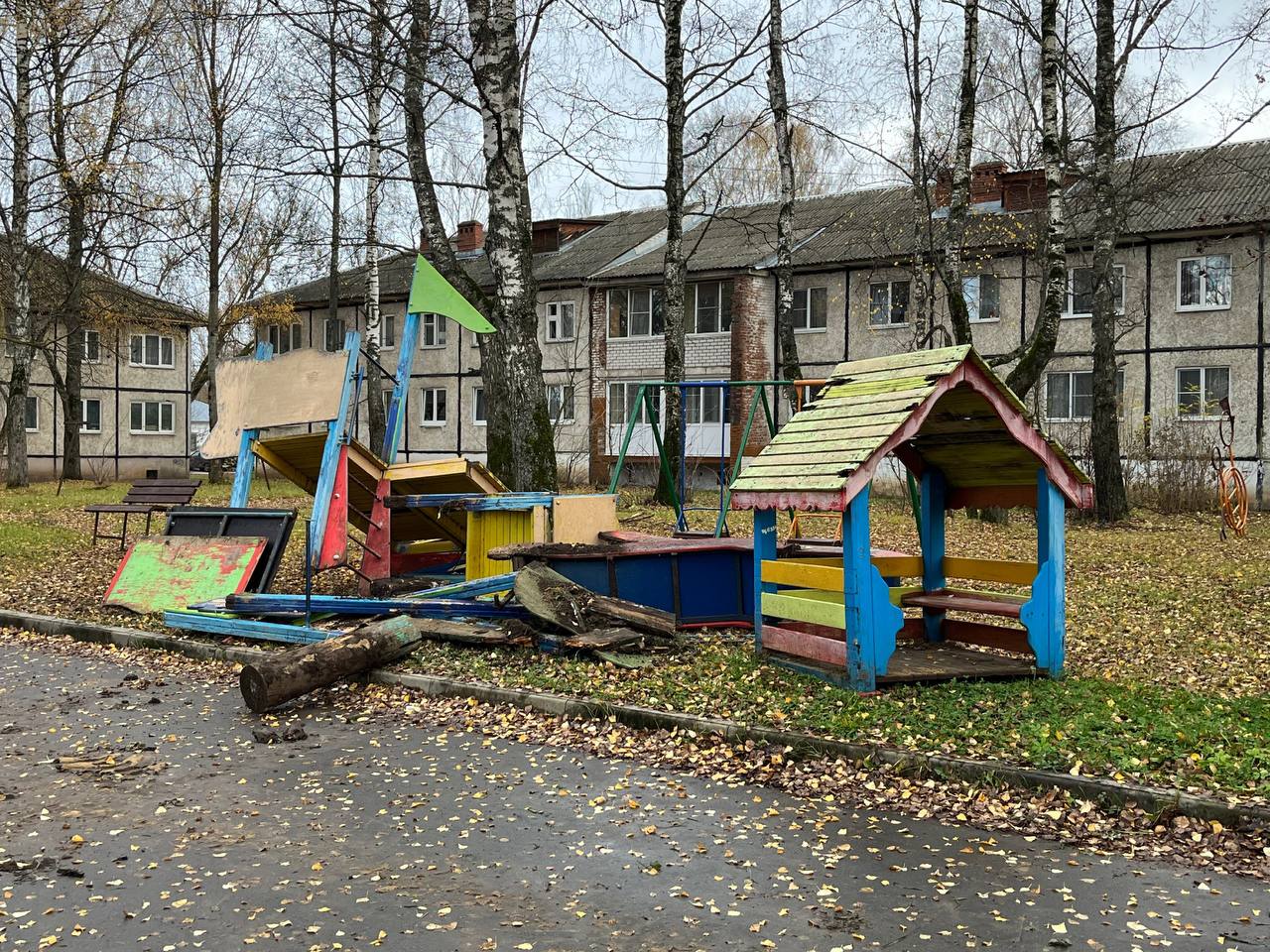 В Суздале на Советской и Колхозной обновили детские площадки В Суздале на Советской и Колхозной обновили детские площадки