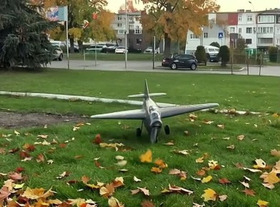 Макет самолета АНТ-2 поставили у здания администрации Кольчугинского округа