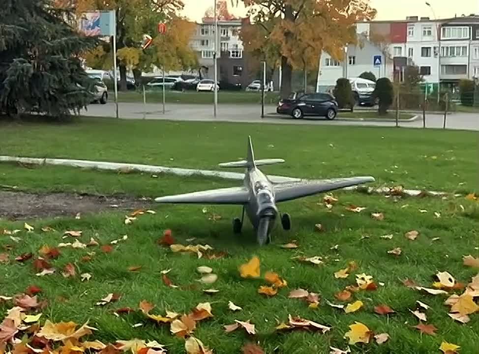 Макет самолета АНТ-2 поставили у здания администрации Кольчугинского округа