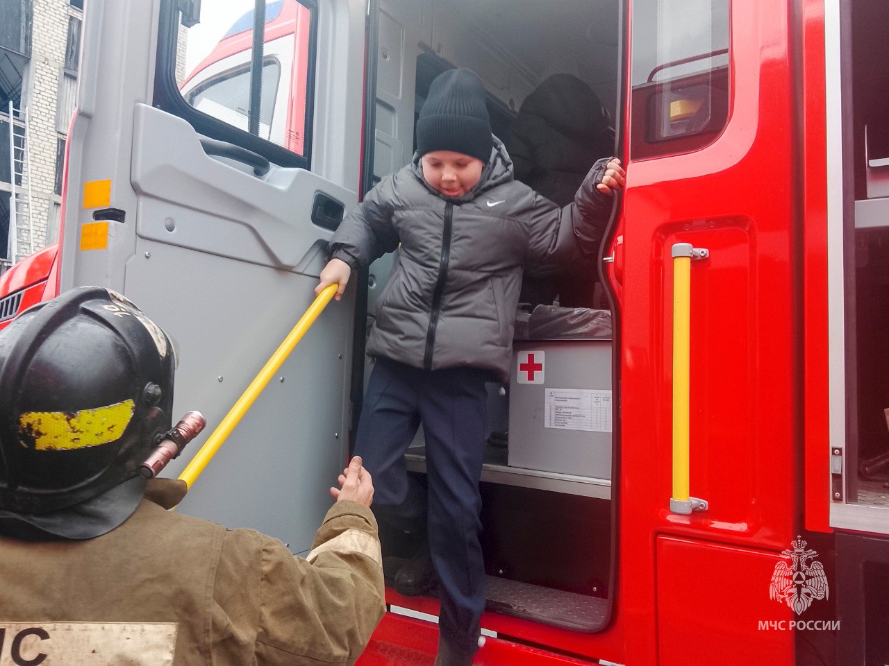 Школьники города Гусь-Хрустального побывали в гостях у огнеборцев Школьники города Гусь-Хрустального побывали в гостях у огнеборцев